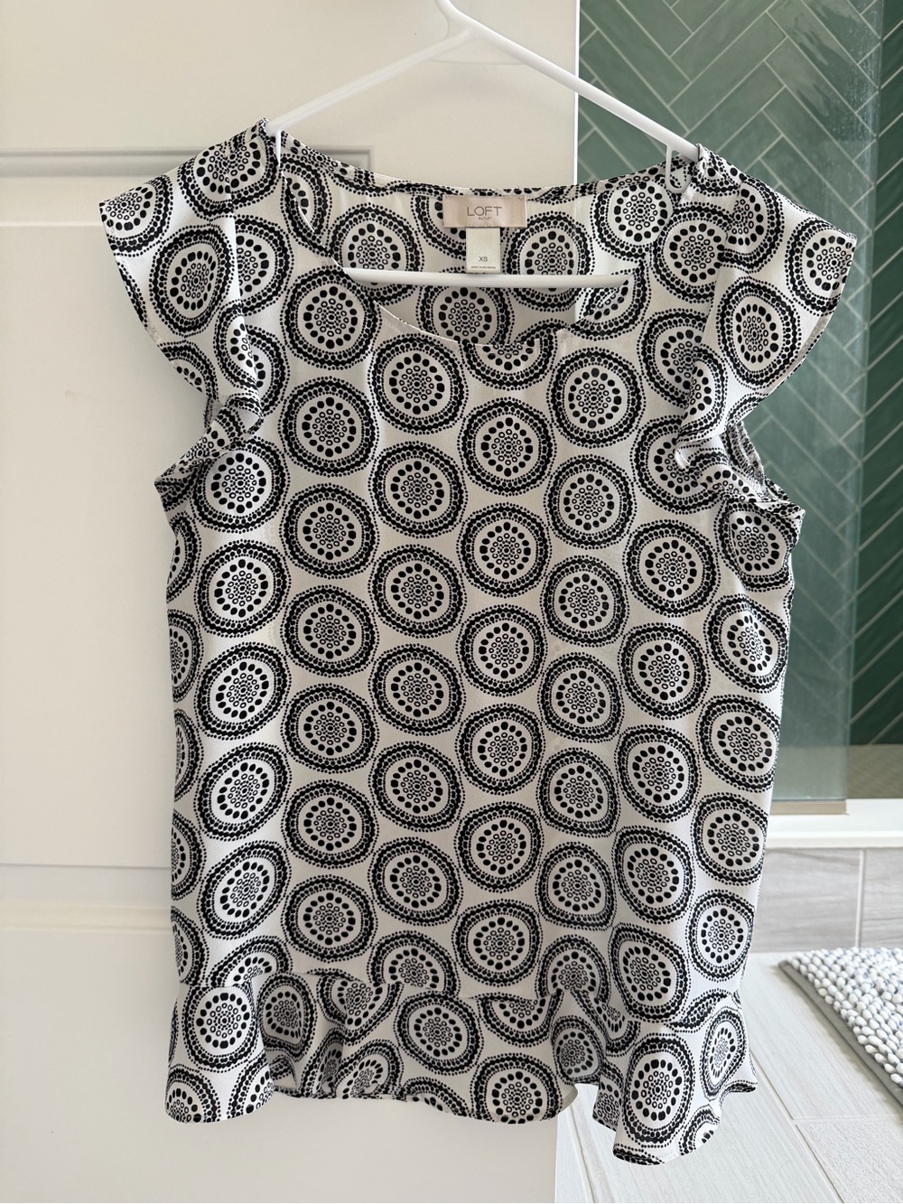 Loft Black & White Patterned Flutter Sleeve Top